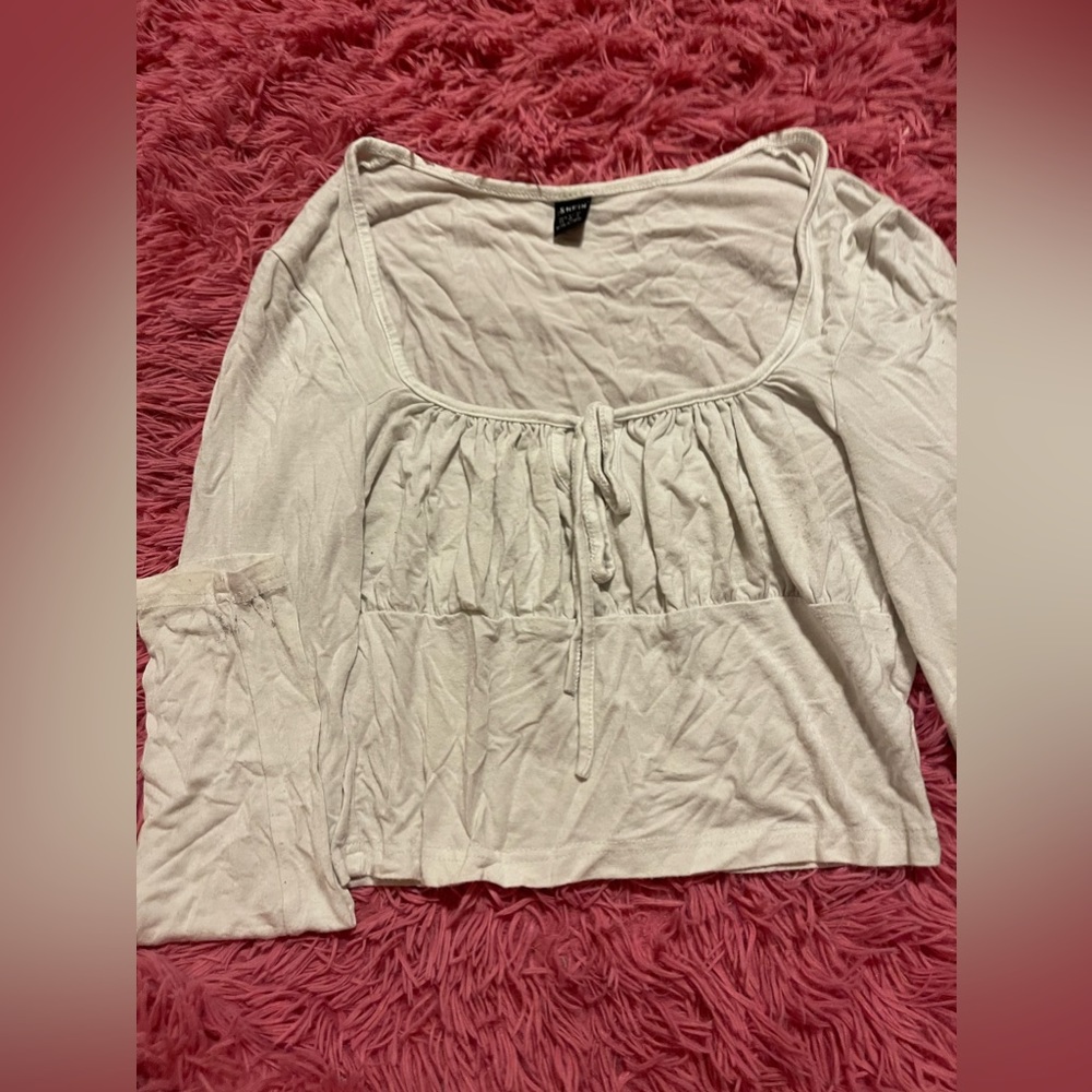 cute white long sleeve top 🤍